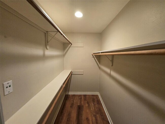 Building Photo - 4242 Honey Oaks Dr