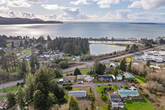 Building Photo - Bay City