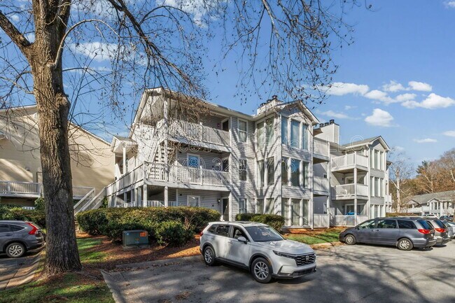 Building Photo - 907 Augusta Dr