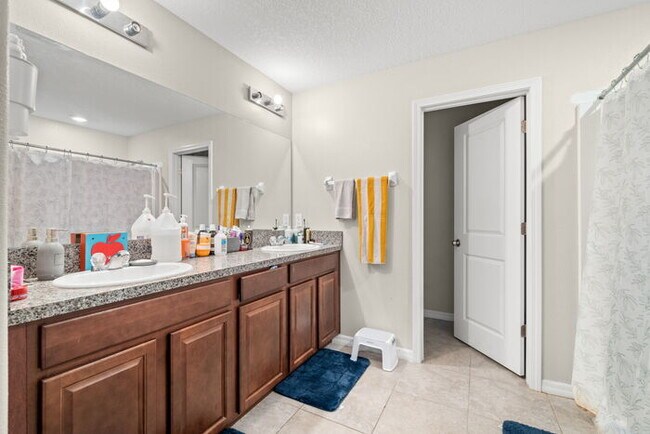 Building Photo - BEAUTIFUL Home For Rent in Cypress Creek!