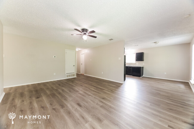 Building Photo - 4-Bedroom Home in Oak Point, TX