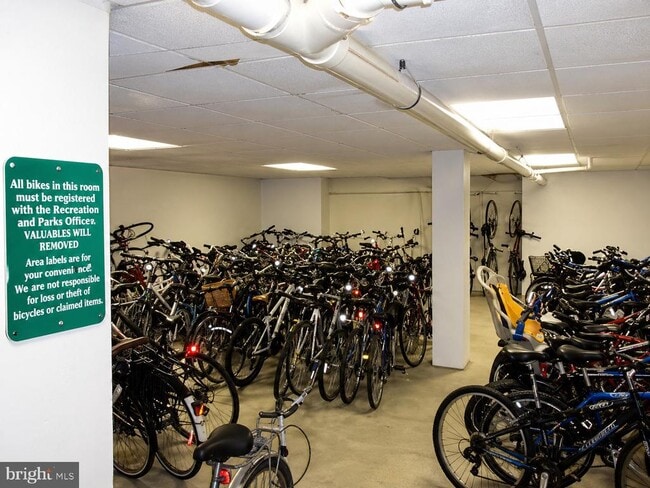 Building Photo - 1030 S Barton St