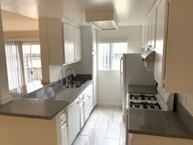 Building Photo - 11825 Courtleigh Dr