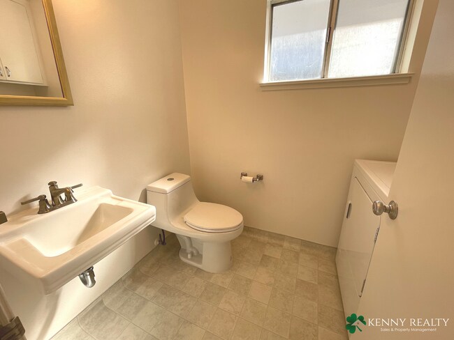 Building Photo - Three Bedroom Home with Lots of Common Area in Sunshine Gardens in SSF