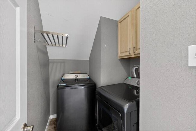 Building Photo - 1936 Gansett Dr