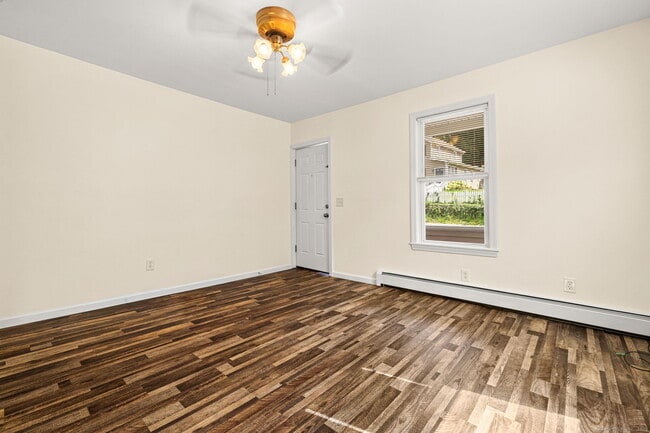 Building Photo - 143 Kneen St