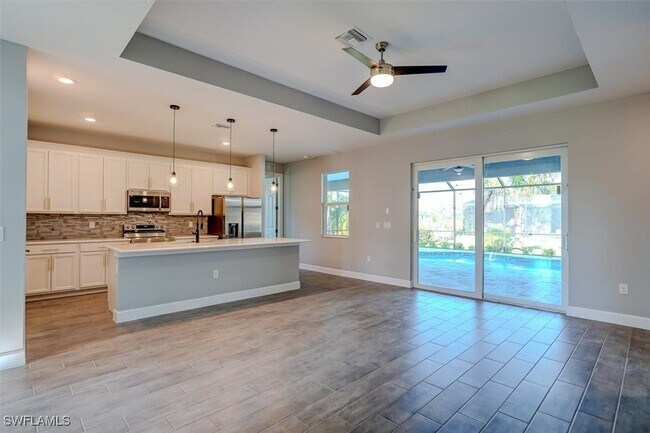Building Photo - 428 SW 28th Pl