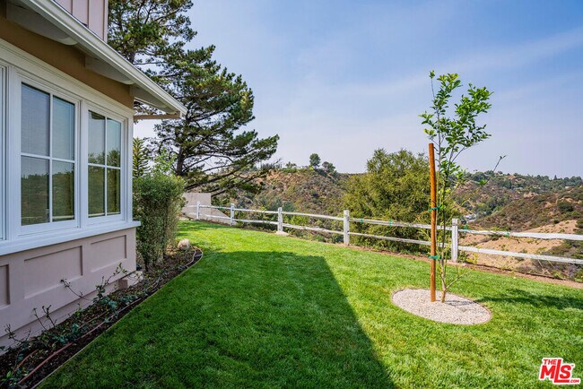 Building Photo - 10821 Savona Rd