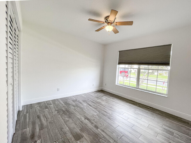 Building Photo - 252 Moccasin Trail W