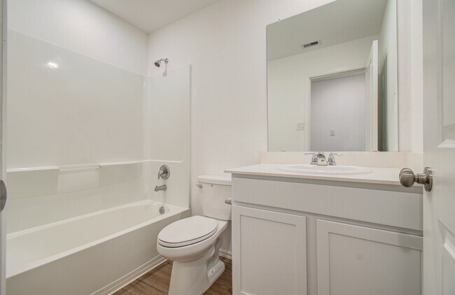 Building Photo - 9211 Redwood Br Dr