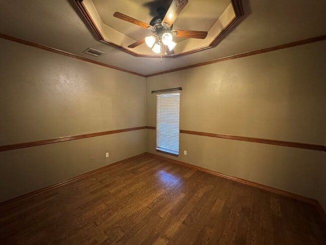 Building Photo - Stunning 3 bed in immaculate community, NO...