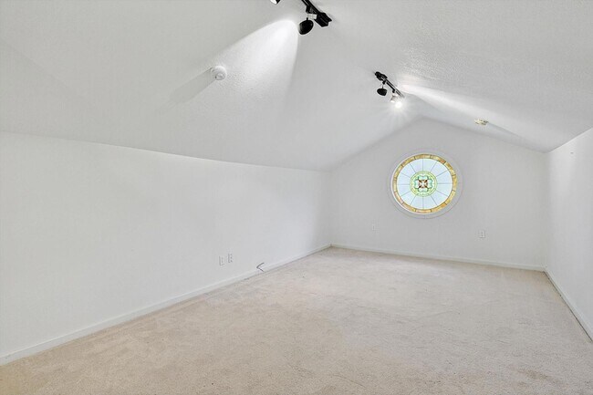 Building Photo - 5620 Richmond Ave