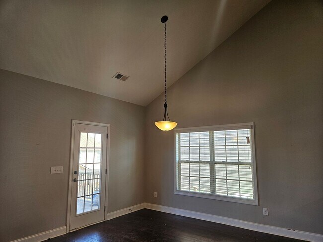 Building Photo - Luxury living at Hawthorne Ridge