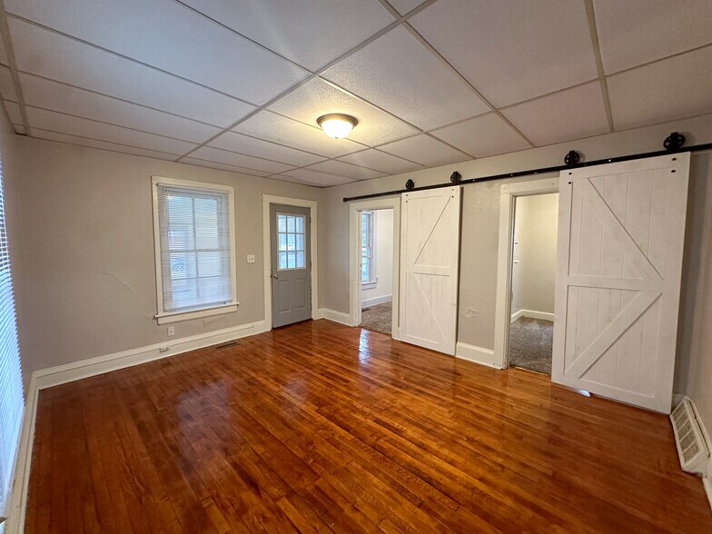 Building Photo - 1234 Park Ave