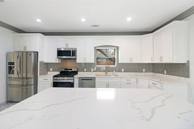 Building Photo - 621 N Nursery Rd