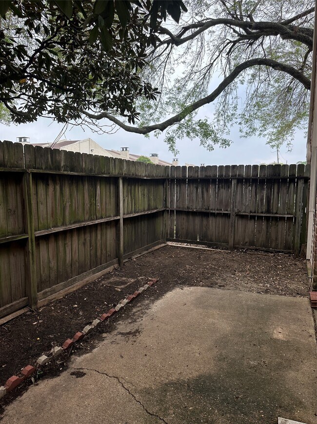 Building Photo - 10161 Oakberry St