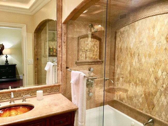 Building Photo - 700 N Irena Ave