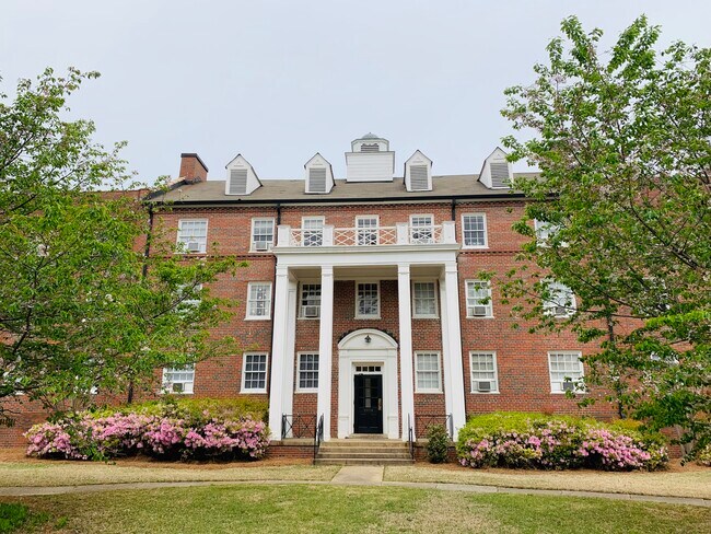 Building entrance - 2850 Fairway Dr