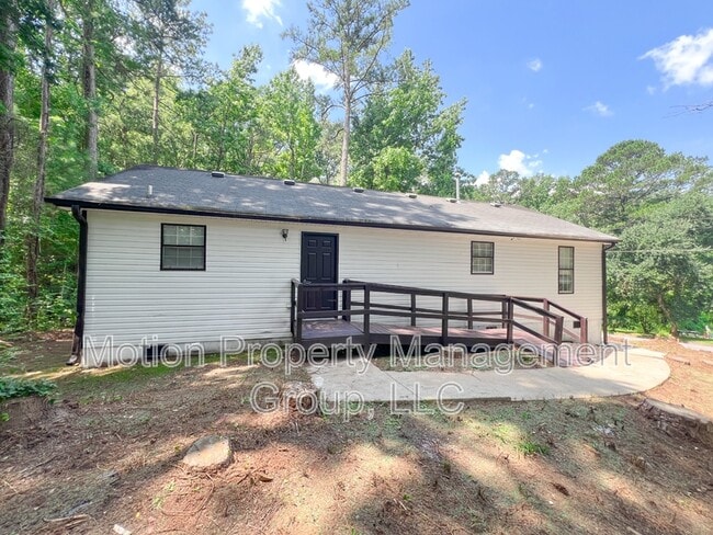 Building Photo - 7155 Pineneedle Dr SW