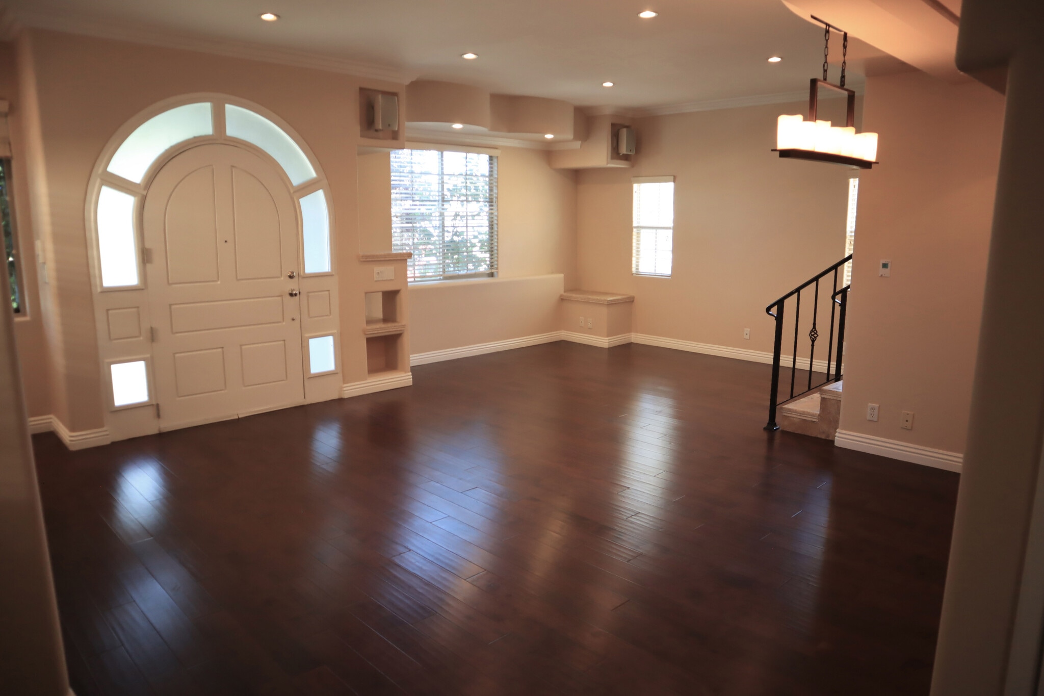 10' Ceilings Downstairs - 2026 -2028 Clyde Ave