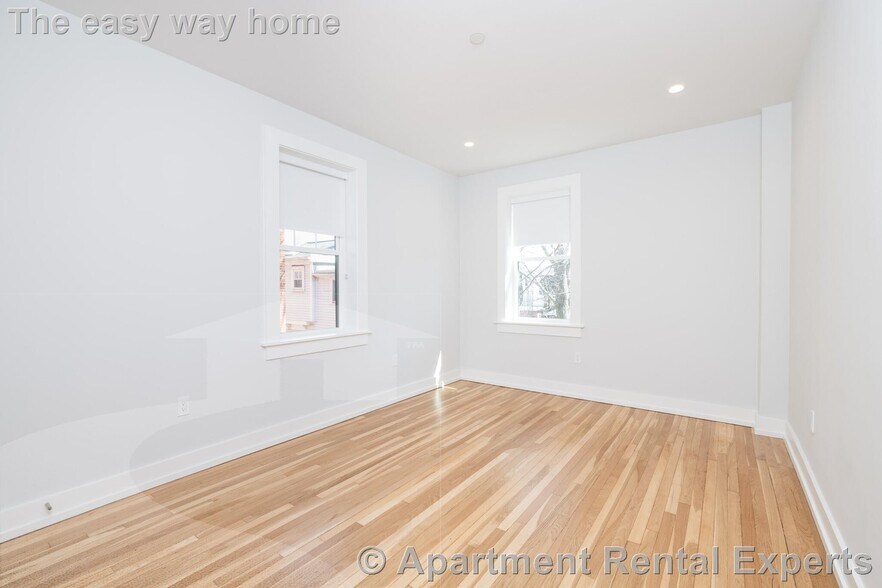 Building Photo - 18 A Forest St