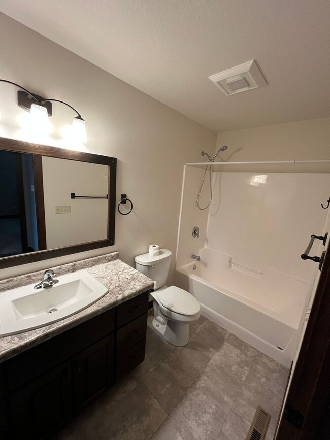 Building Photo - 3302 White Oak Ln