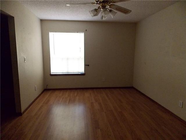 Building Photo - 504 E University Ave