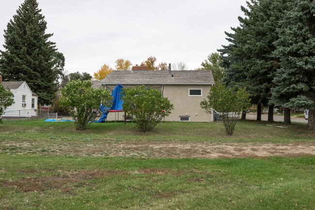 Building Photo - 1224 6th Ave NE