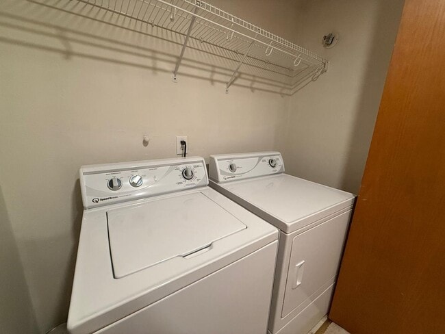 Building Photo - Updated 2BR Condo Near Juanita Village & Beach – Pool, Gym, Parking Included