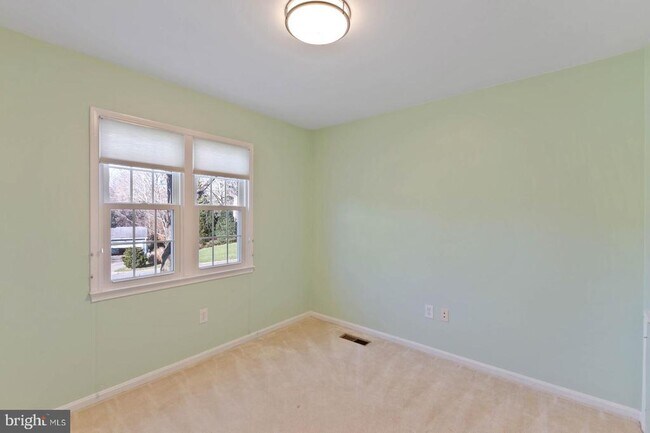 Building Photo - 9711 Cinnamon Creek Dr