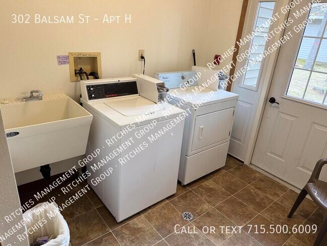 Building Photo - 302 Balsam St