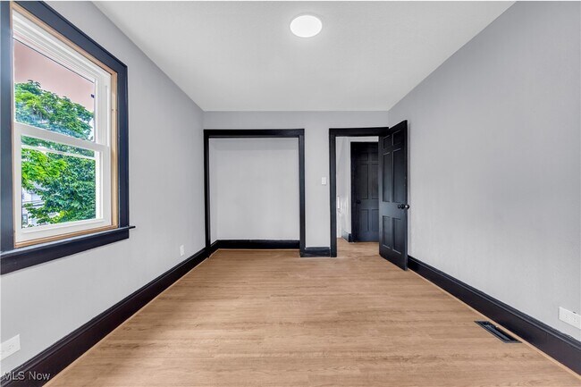 Building Photo - 3186 E 137th St