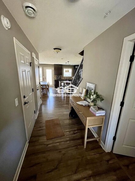 Building Photo - 3273 Red Oak Trail