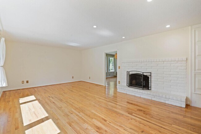 Building Photo - 13745 Cameo Ct