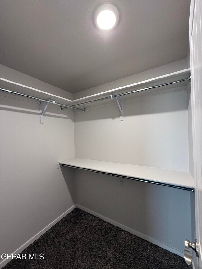 Building Photo - 804 Blingwood