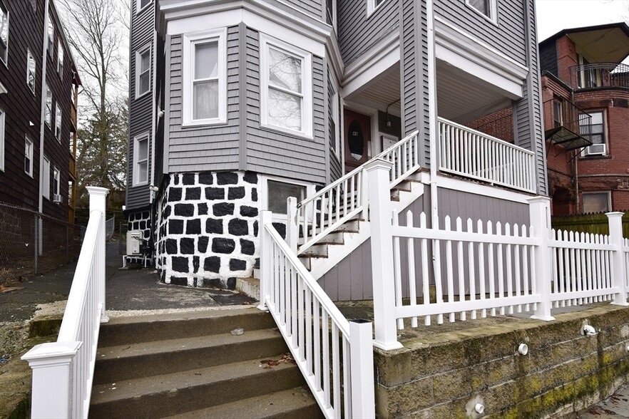 Primary Photo - 48 Monadnock St