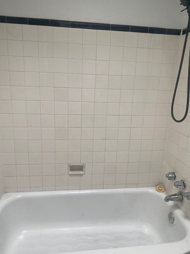 Building Photo - House for Rent in Upper Darby