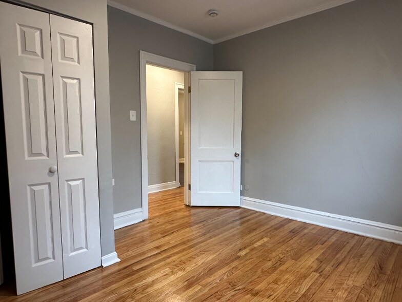 Building Photo - 5601-5607 W Wabansia Ave