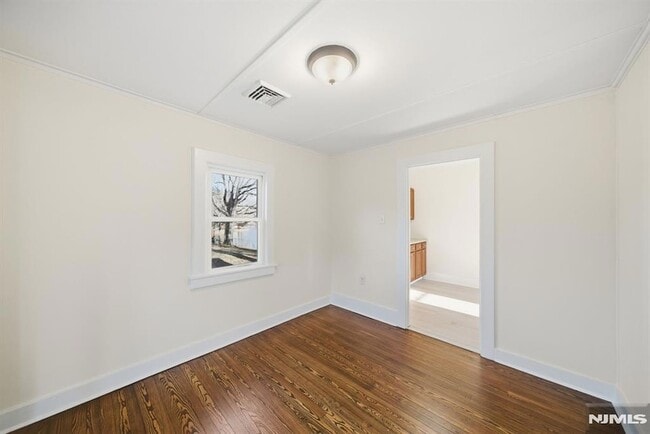 Building Photo - 75 Lakeview Terrace