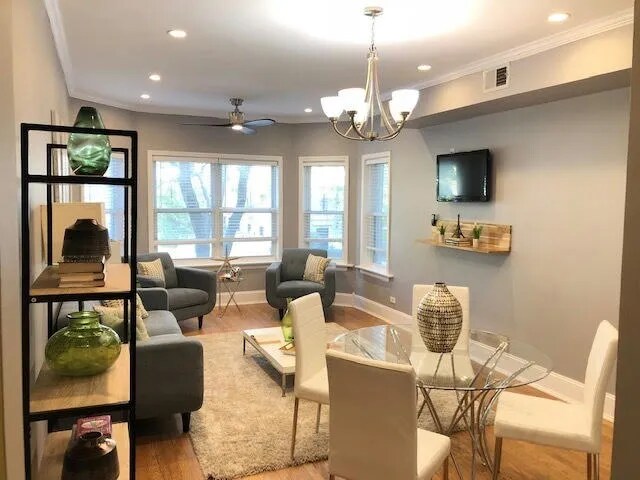 Living Room - 6040 N Kenmore Ave