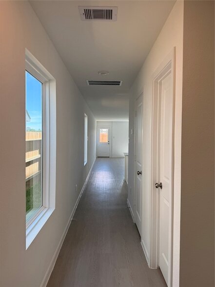 Building Photo - 20150 Green Mallard St