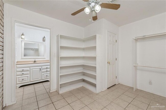 Building Photo - 2625 Village Dr
