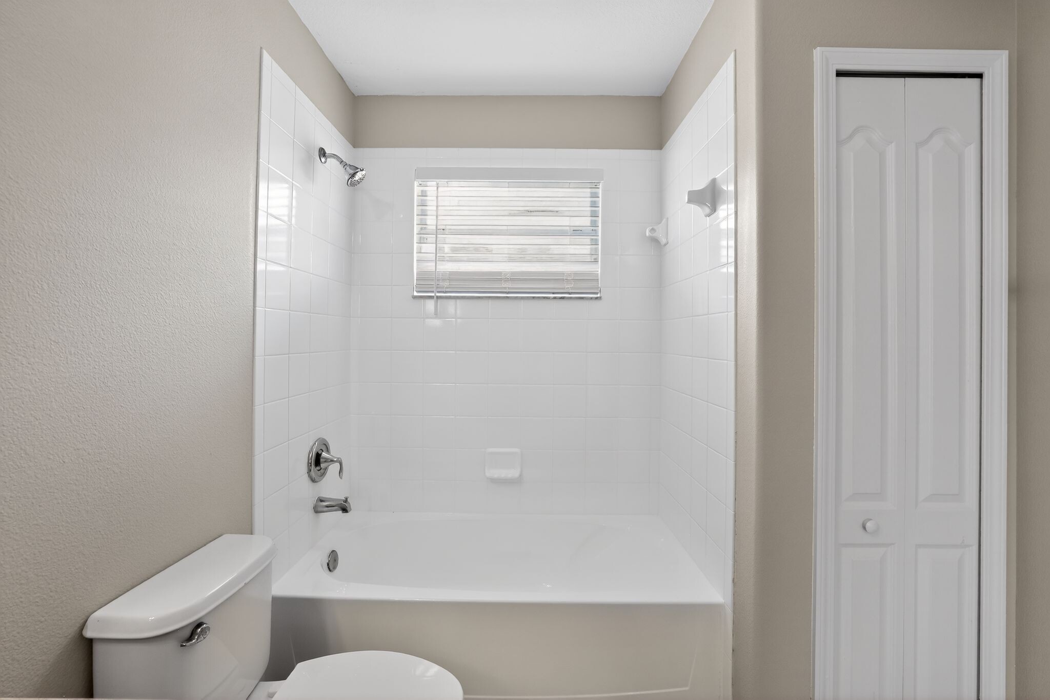 Building Photo - 10629 Shady Preserve Dr