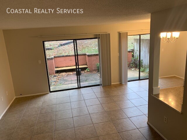 Building Photo - 9 Hidden Cove Cir