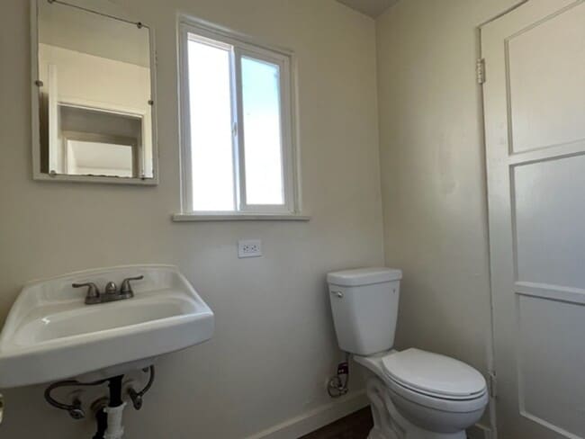 Building Photo - Charming 3 Bedroom 1 Bath Home in Bishop's...