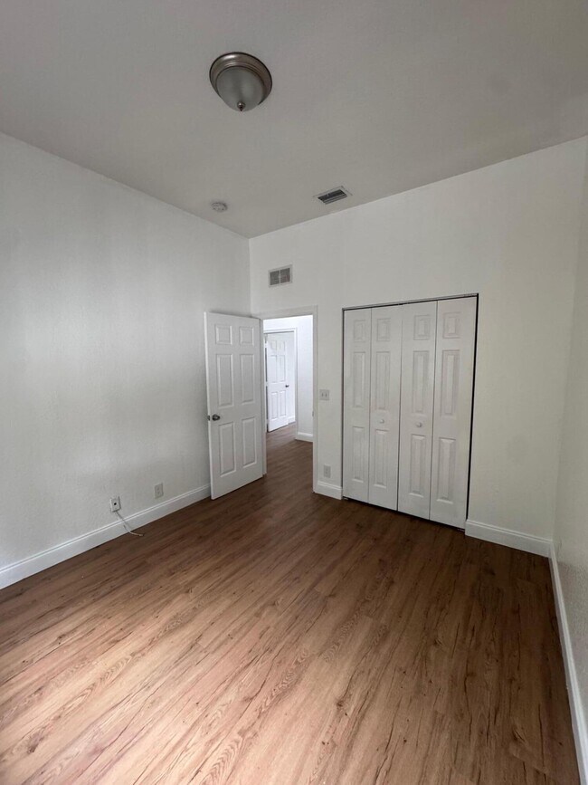 Building Photo - 1133 Colonial Palms Way