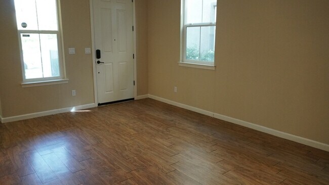 Building Photo - Beautiful two story home in Roseville!