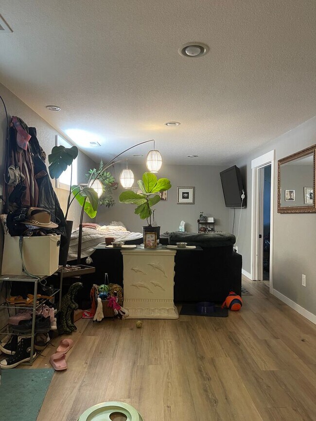 Building Photo - Updated 2 Bedroom 1 Bathroom Lower Level Apartment in Bungalow in Denver's Barnum Neighborhood
