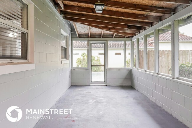 Building Photo - 1010 N Lavon Ave