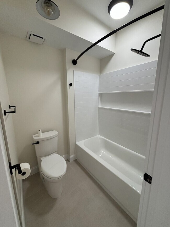 Building Photo - Nob Hill 2 Bedroom 2 Bath renovated Condo in Manayunk for rent $2,495/month